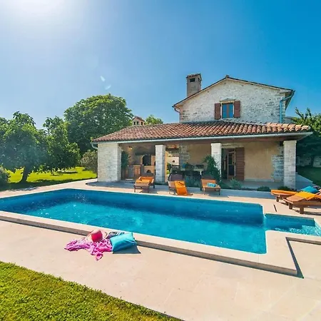 Rustic Benina Rossa 1 With Huge Garden Vila