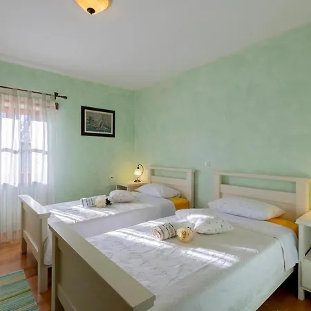 Rustic Benina Rossa 1 With Huge Garden Villa *