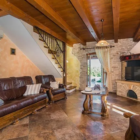 Rustic Benina Rossa 1 With Huge Garden Vila *