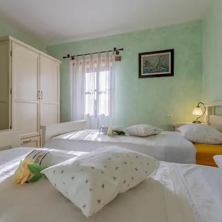Rustic Benina Rossa 1 With Huge Garden Vila *