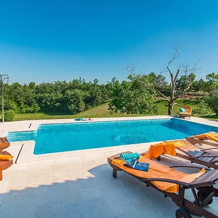 Rustic Benina Rossa 1 With Huge Garden *